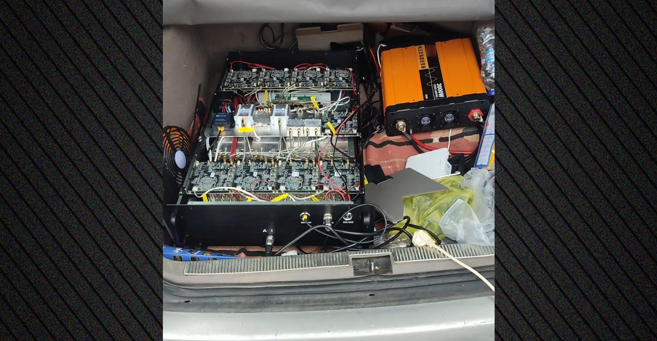 Απάτη υψηλής τεχνολογίας SMS Blaster Attack: Υπέκλεπταν τραπεζικά δεδομένα με ειδικό εξοπλισμό στο πορτ μπαγκάζ αυτοκινήτου