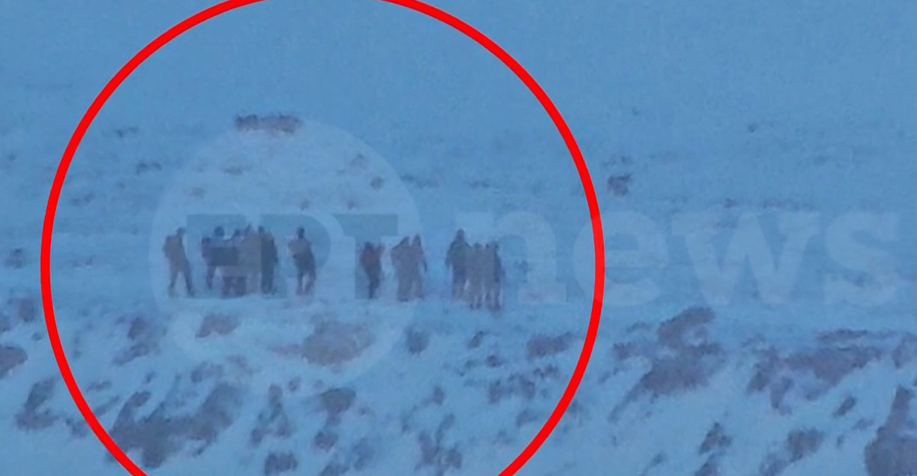 Τραυματίες οι τέσσερις από τους οκτώ ορειβάτες στον Ταΰγετο, οι δύο μεταφέρονται με φορεία πάνω στον πάγο - Δείτε φωτογραφίες