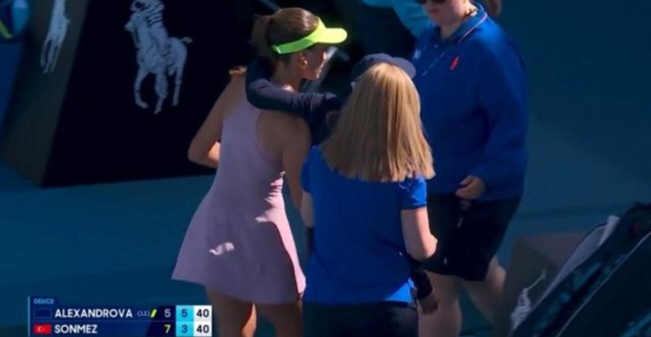 Σπουδαία κίνηση από Τουρκάλα τενίστρια, σταμάτησε τον αγώνα της για να βοηθήσει ball girl που ζαλίστηκε από τη ζέστη, βίντεο 