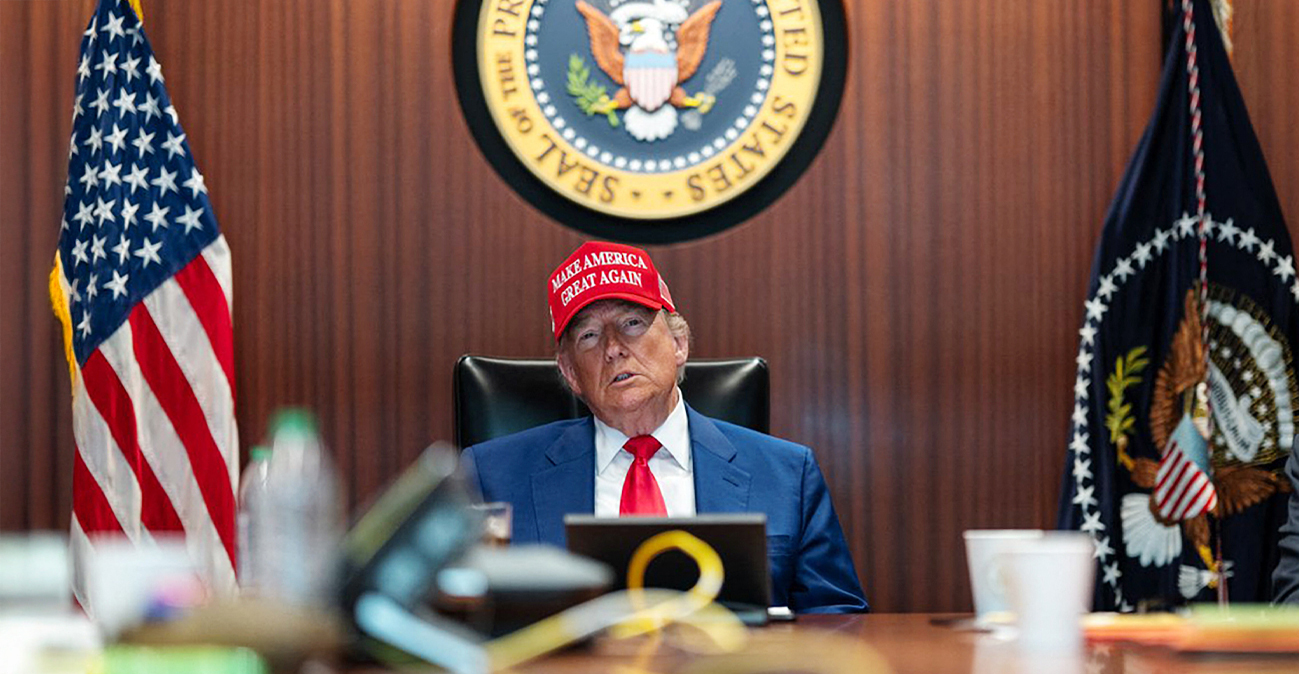 Το παρασκήνιο της απόφασης Τραμπ να μην επιτεθεί στο Ιράν: Τα στρατόπεδα στον Λευκό Οίκο, το SMS από την Τεχεράνη και τα τηλεφωνήματα των Αράβων συμμάχων