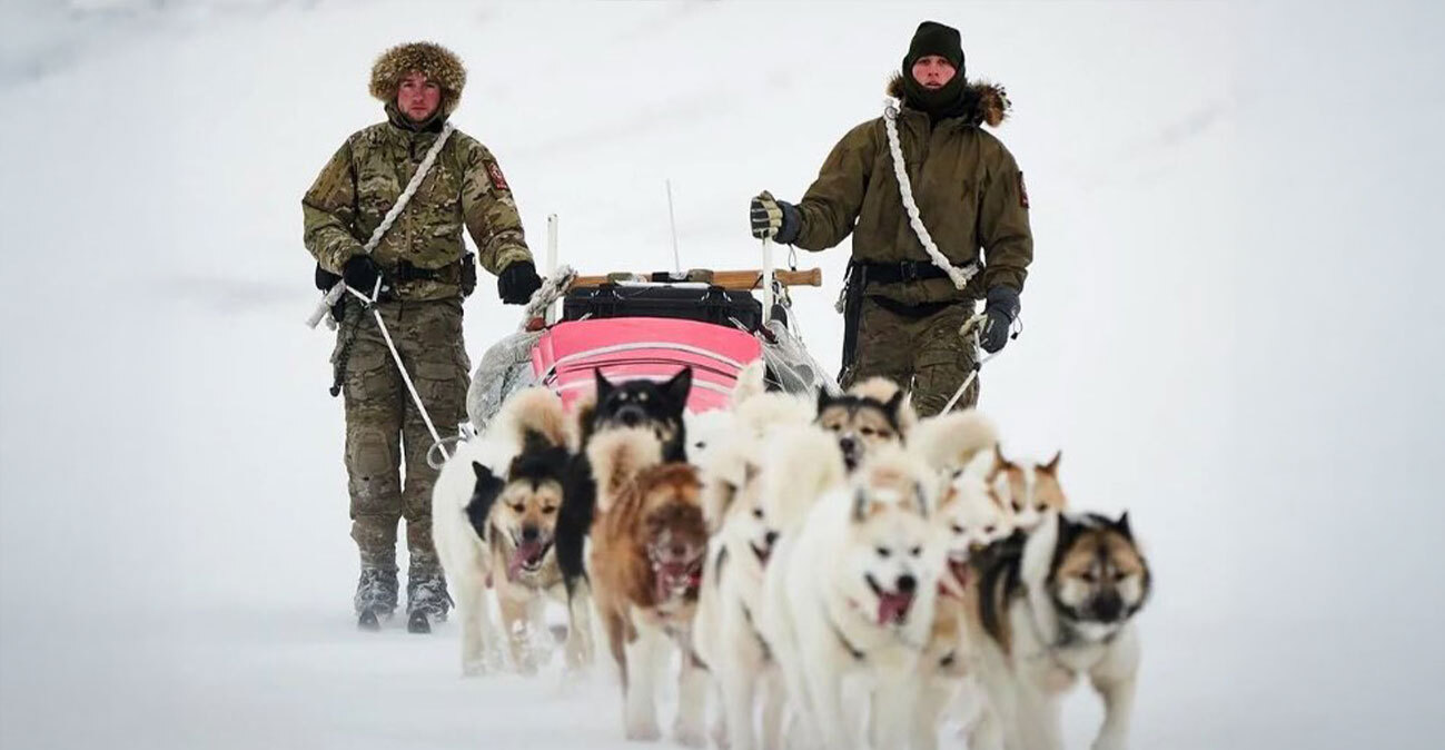 Η Sirius Dog Sled Patrol δεν είναι απλά... δυο έλκηθρα με σκύλους: Η επίλεκτη μονάδα της Γροιλανδίας κάνει πέντε μήνες περιπολία ακόμα και στους -55 βαθμούς Κελσίου
