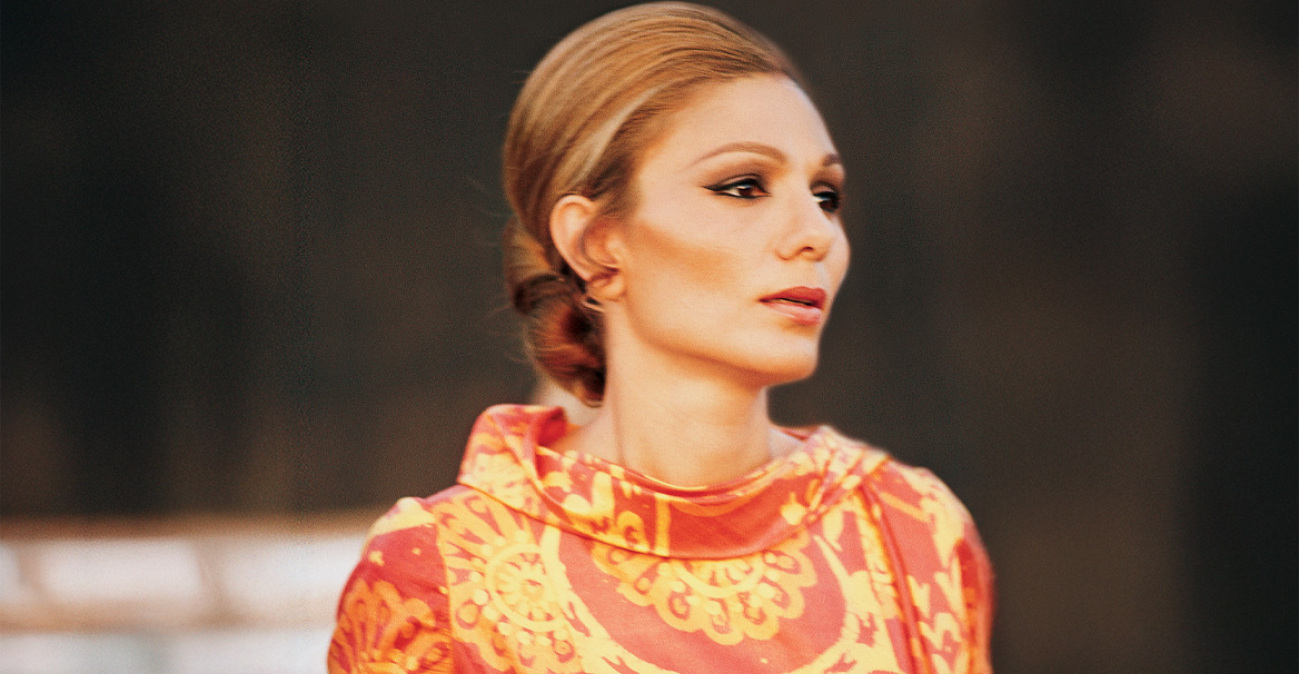 Φαράχ Ντιμπά Παχλαβί, η ιστορία της πρώτης και τελευταίας «αυτοκράτειρας» του Ιράν