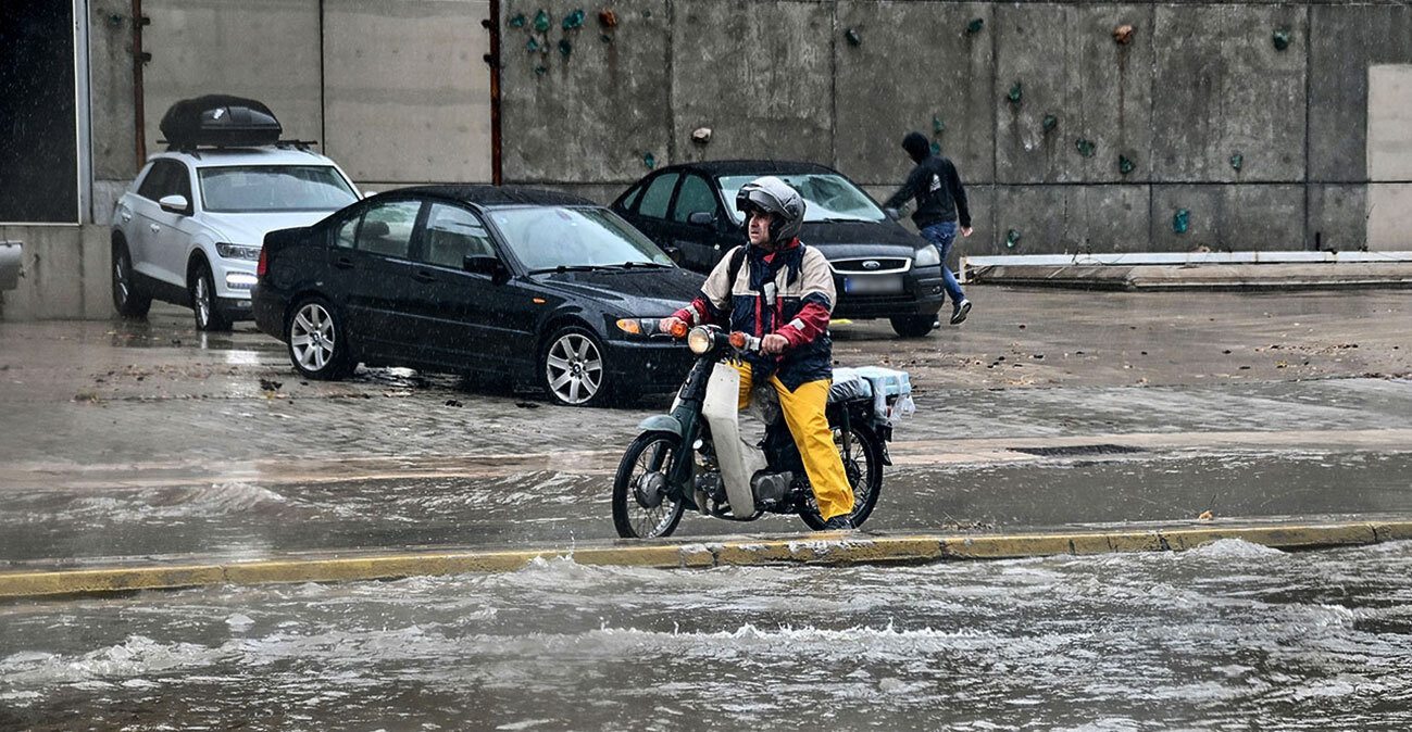 Σε code red πέντε περιφέρειες ενόψει της κακοκαιρίας, ισχυρές συστάσεις προς τους πολίτες