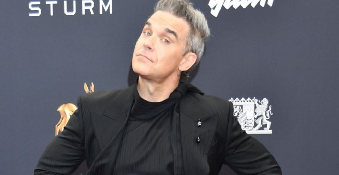 Ο Ρόμπι Γουίλιαμς πάει για ρεκόρ στο Ηνωμένο Βασίλειο και απειλεί να αφήσει πίσω τους Beatles