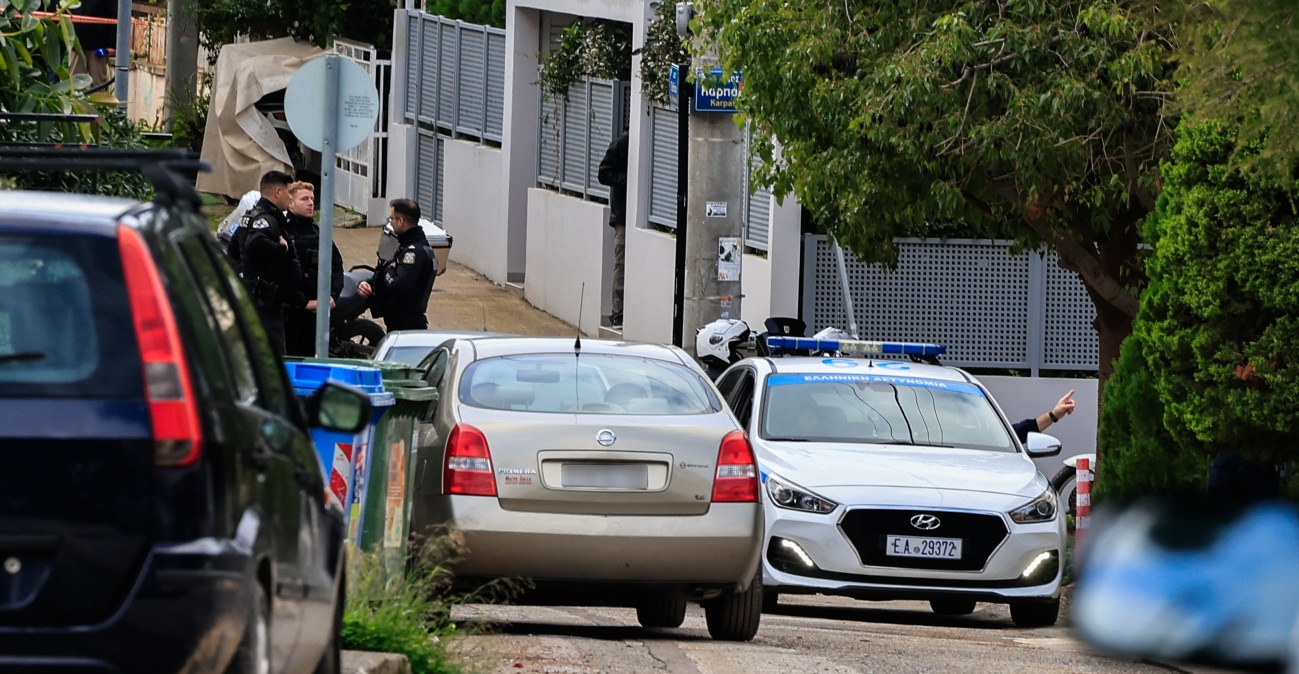 Το 2014 δολοφόνησε τη μητέρα του, σήμερα τον πατέρα του: «Θα σκοτώσω και τα αδέρφια μου» φώναζε στους αστυνομικούς
