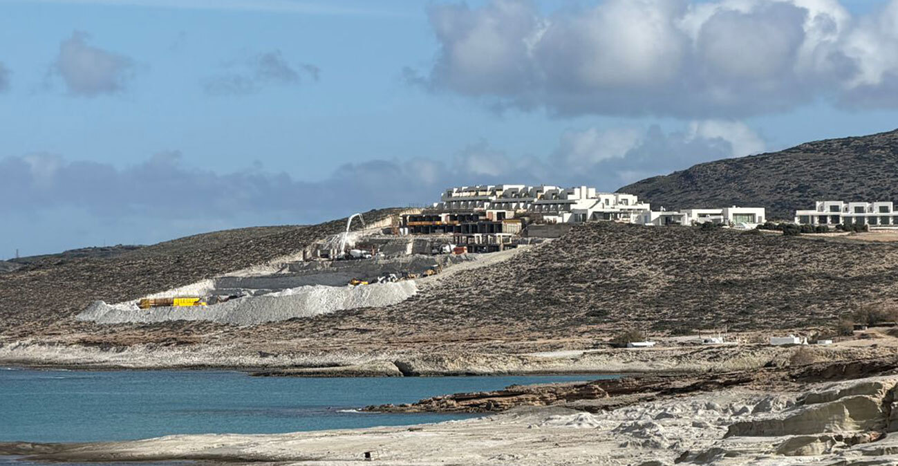 Συνεχίζεται κανονικά το οικολογικό έγκλημα στον Μύτακα της Μήλου: Δείτε βίντεο με το πεντάστερο White Coast