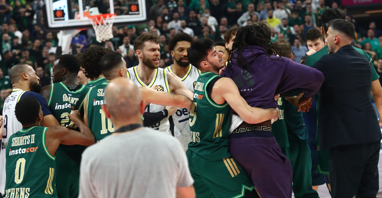 Παραλίγο σύρραξη στο ΟΑΚΑ μετά το δραματικό φινάλε στο Παναθηναϊκός-Φενέρ: Επεισόδιο ανάμεσα σε Λεσόρ και Μπάλντουιν, δείτε βίντεο