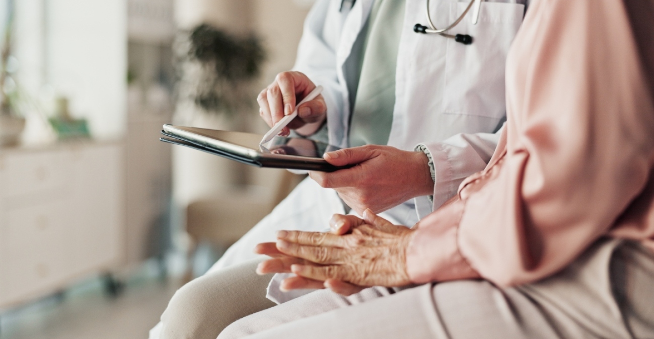 ALS: Τι είναι η Αμυοτροφική Πλευρική Σκλήρυνση, τα πρώτα συμπτώματα που συχνά αγνοούνται