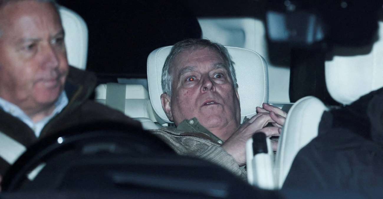 Σάλος στη Βρετανία: Πιέσεις στον Άντριου να αποχωρήσει οριστικά από τη γραμμή διαδοχής του θρόνου μετά τη σύλληψη