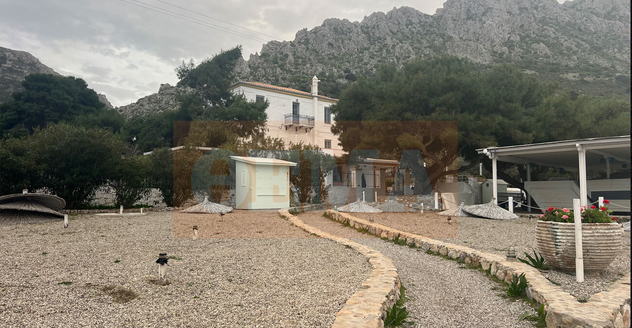 Το μοναχικό κατάλυμα του Μπραντ Πιτ στην Ύδρα: Γιατί επέλεξε το μικρό ξενοδοχείο στο Βλυχό