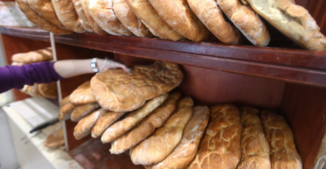 Από τις ιχθυόσκαλες μέχρι τους φούρνους: Πώς στήνεται το τραπέζι της Καθαράς Δευτέρας με λαγάνα, χαλβά και θαλασσινά