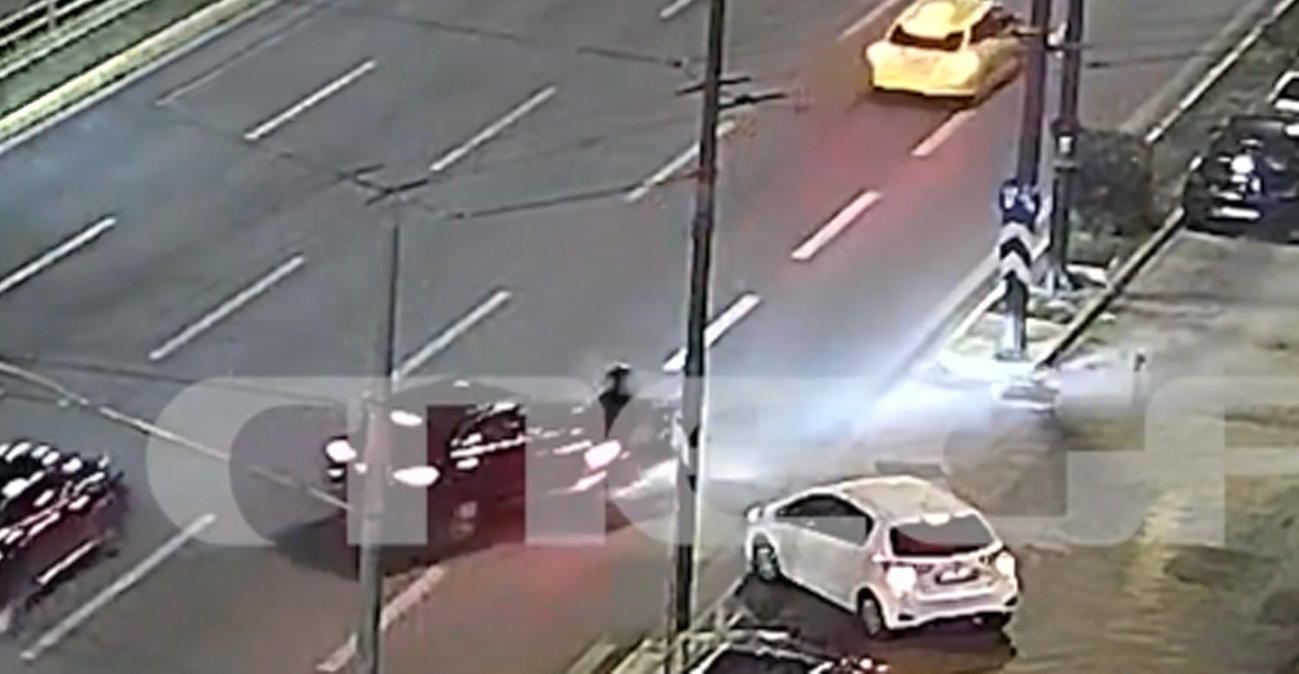 Τροχαίο-σοκ στη Συγγρού, μοτοσικλετιστής χτύπησε σε κολώνα μετά από σύγκρουση με αυτοκίνητο