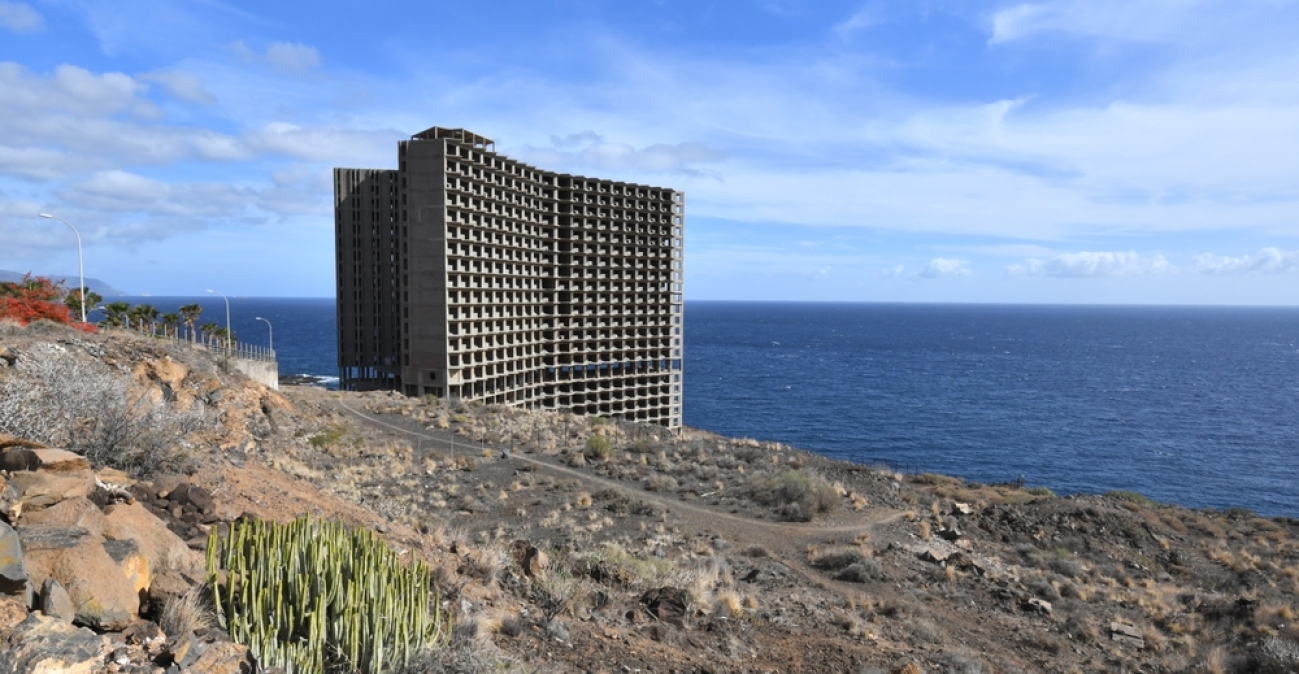 Προς κατεδάφιση το Ξενοδοχείο Φάντασμα στην Τενερίφη μετά από 50 χρόνια εγκατάλειψης - Η τρομακτική του ιστορία