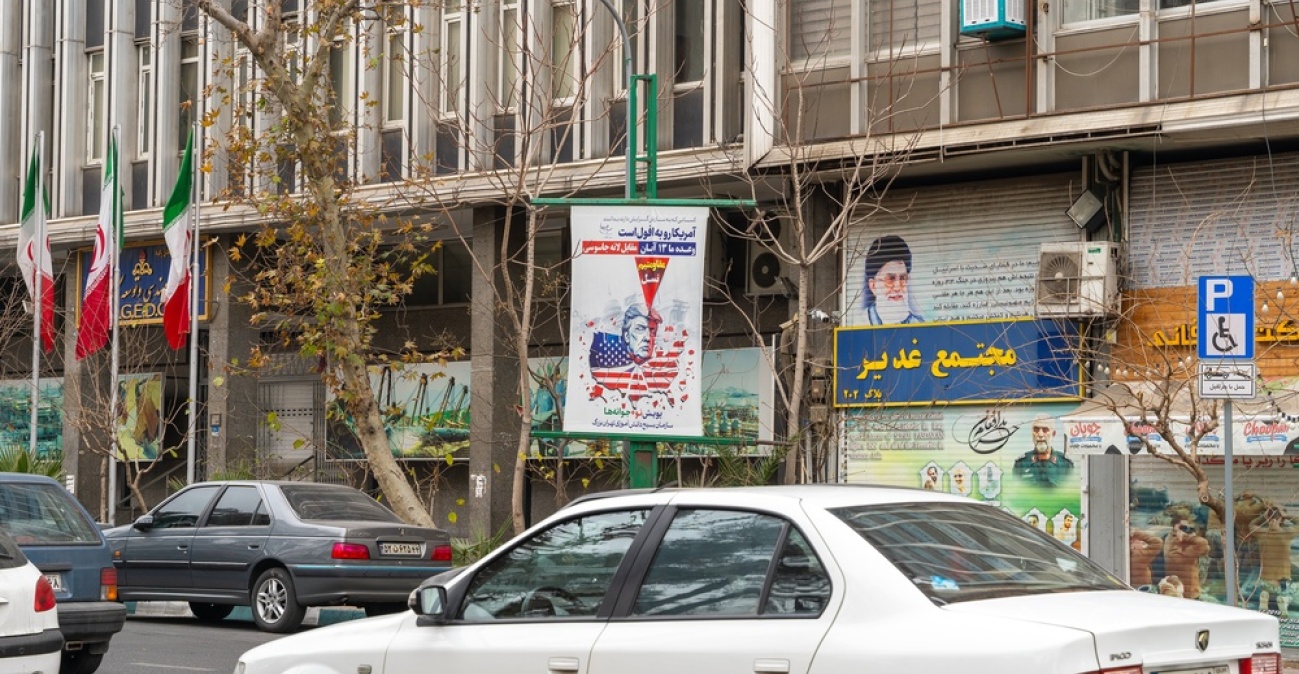 Βράζει το πολεμικό καζάνι στη Μέση Ανατολή: Ποιες χώρες ζητούν από τους πολίτες τους να εγκαταλείψουν το Ιράν