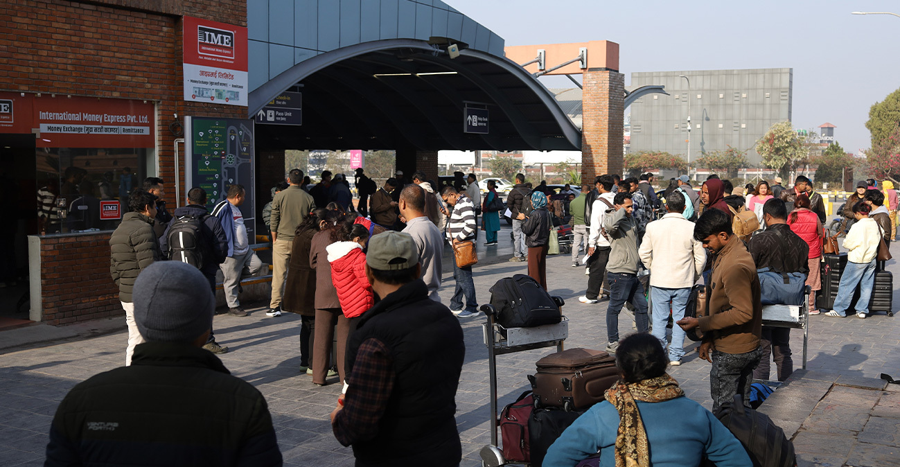 Αεροπορικό χάος στη Μέση Ανατολή: Ταλαιπωρία για εκατοντάδες χιλιάδες επιβάτες, ακυρώσεις πτήσεων και κλειστοί εναέριοι χώροι