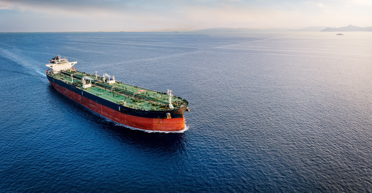 Reuters: Αλμα 10% στις τιμές του πετρελαίου πριν καν ανοίξουν οι αγορές, κοντά στα $80 το Μπρεντ μετά το χτύπημα στο Ιράν