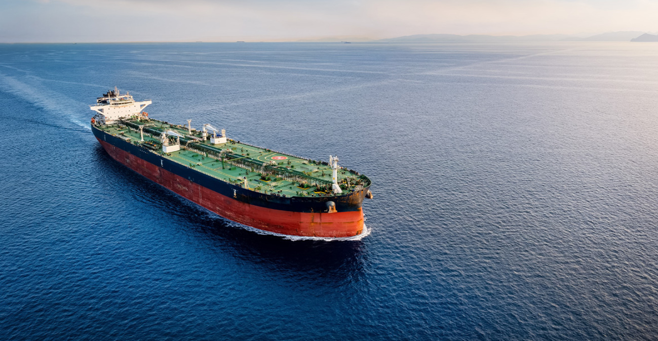 Reuters: Αλμα 10% στις τιμές του πετρελαίου πριν καν ανοίξουν οι αγορές, κοντά στα $80 το Μπρεντ μετά το χτύπημα στο Ιράν