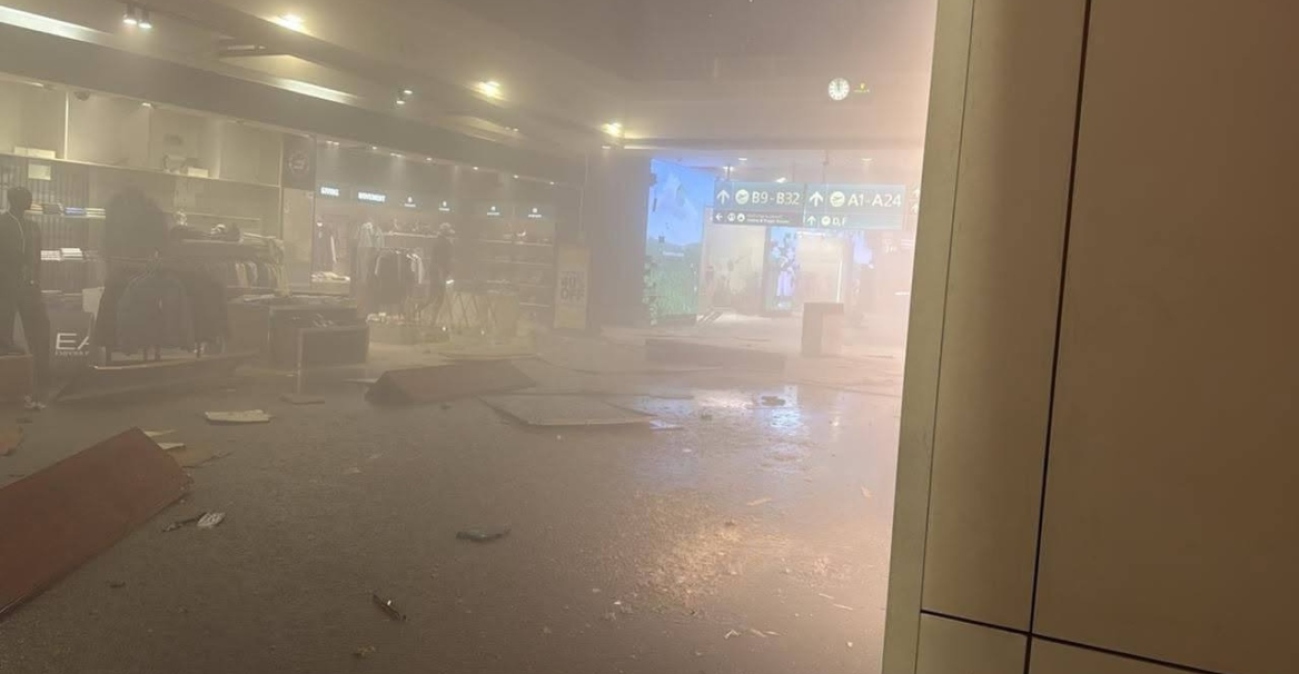 Ιρανικό χτύπημα στο πολυτελές αεροδρόμιο του Ντουμπάι: Βίντεο δείχνουν τον κόσμο να τρέχει προς εκκένωση