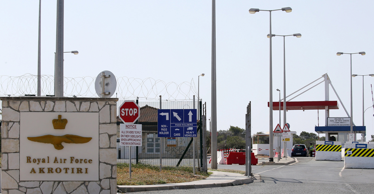 Tο Ιράν χτύπησε τον διάδρομο προσγείωσης στη βάση της RAF στο Ακρωτήρι της Κύπρου, λέει το Λονδίνο