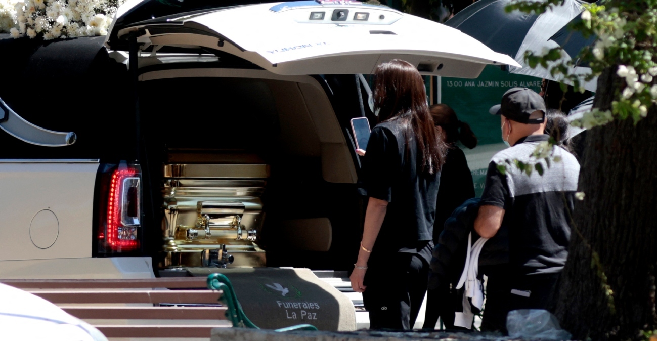 Σε χρυσό φέρετρο θάφτηκε ο Ελ Μέντσο: Με στρατιωτική παρουσία η κηδεία του στο Μεξικό