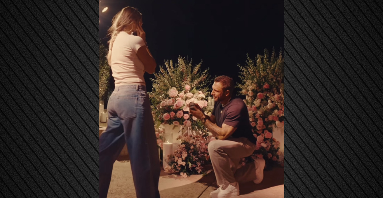 Ο Έλληνας σύντροφoς της Σαμπαλένκα υπέκυψε στις... πιέσεις και της έκανε πρόταση γάμου, δείτε βίντεο