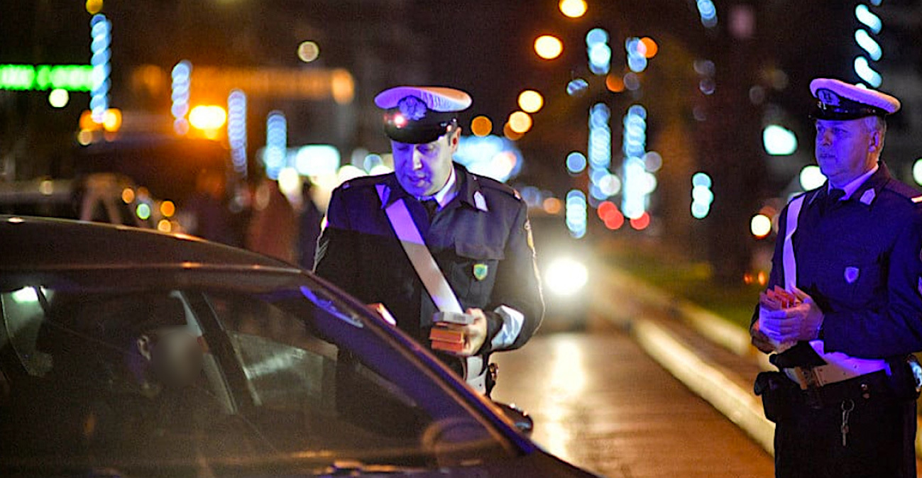 Σύλληψη οδηγού στα Καλύβια που έτρεχε με 151 χλμ, ήταν μεθυσμένος, χωρίς δίπλωμα και απείλησε αστυνομικούς
