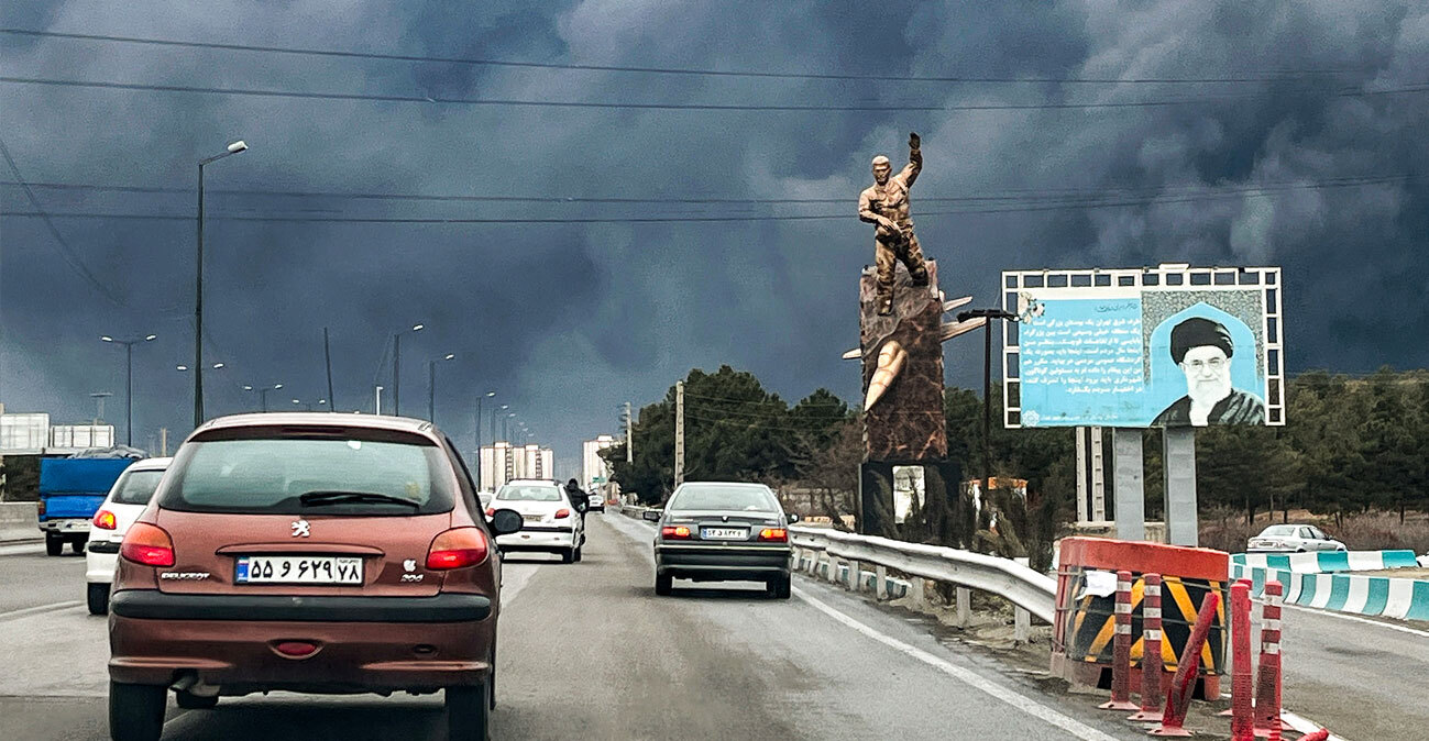 Ιρανική επίθεση με πυραύλους και drones στα Εμιράτα - Μαύρος καπνός «πνίγει» την Τεχεράνη μετά τα χτυπήματα των IDF σε πετρελαϊκές εγκαταστάσεις