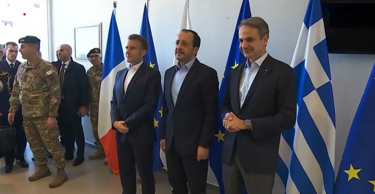Σε εξέλιξη η τριμερής συνάντηση Μητσοτάκη, Μακρόν και Χριστοδουλίδη στην Κύπρο