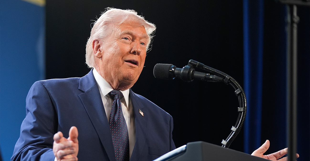 «Προστατεύουμε τα πλοία στα Στενά του Ορμούζ, ο πόλεμος στο Ιράν θα τελειώσει αρκετά σύντομα», καθησυχάζει ο Τραμπ 