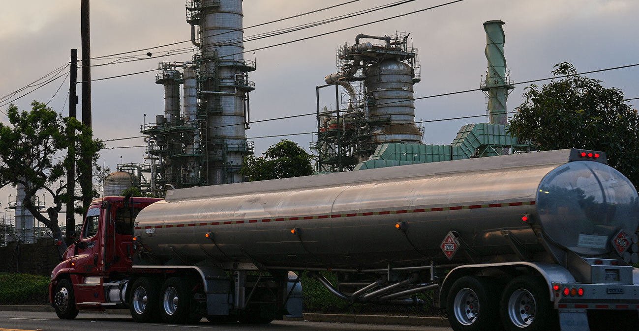 Μετά τον Τραμπ ο Πούτιν μίλησε με Πεζεσκιάν και ζήτησε ταχεία αποκλιμάκωση στον πόλεμο Ιράν  - Κάτω 10% το πετρέλαιο, υποχωρεί 16% το αέριο