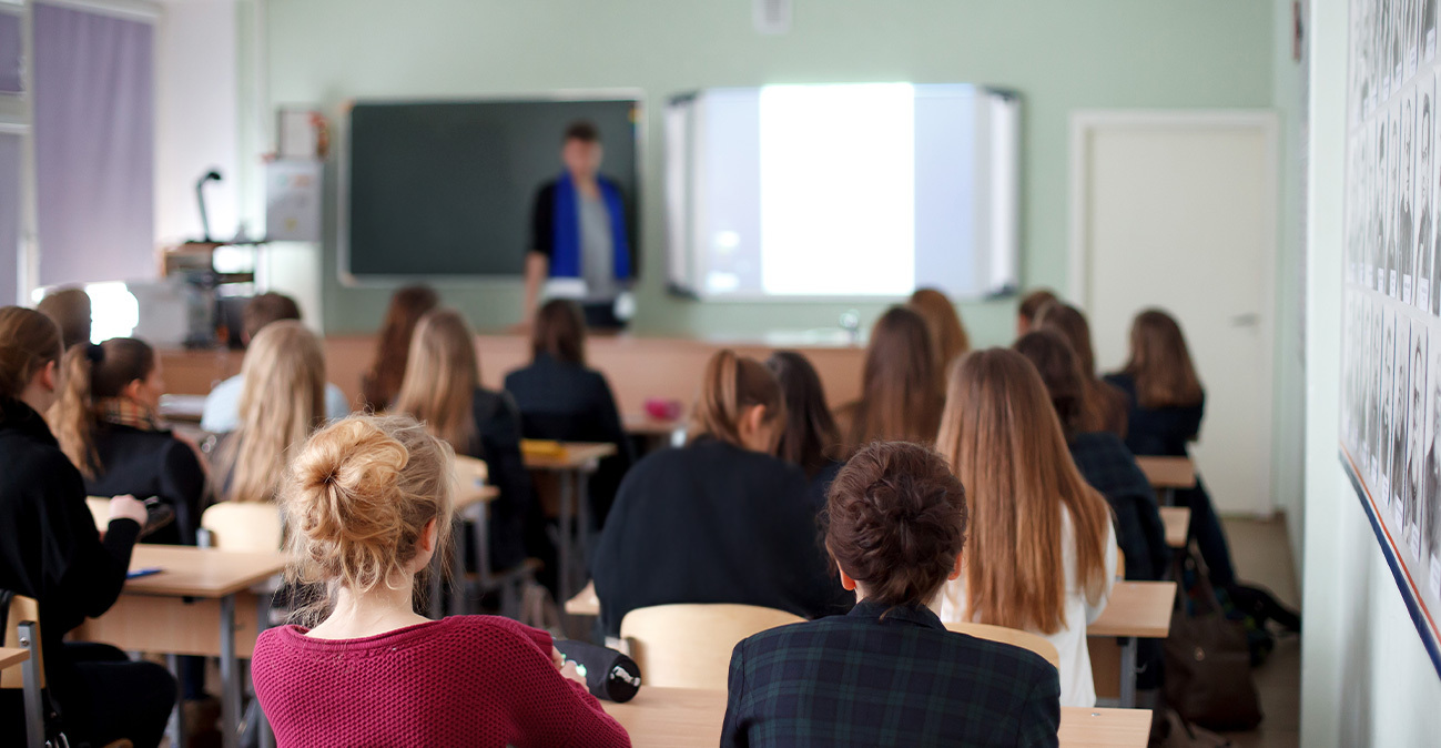 Ερχεται το ΙΒ σε 13 δημόσια σχολεία από τον Σεπτέμβριο, λέει η Ζαχαράκη - Δείτε ποια έχουν επιλεγεί 