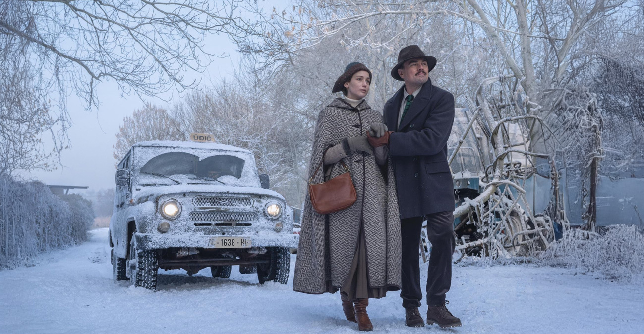 Ο Λεονάρντο Ντι Κάπριο και η Τζένιφερ Λόρενς στην πρώτη εικόνα από τη νέα ταινία του Σκορσέζε
