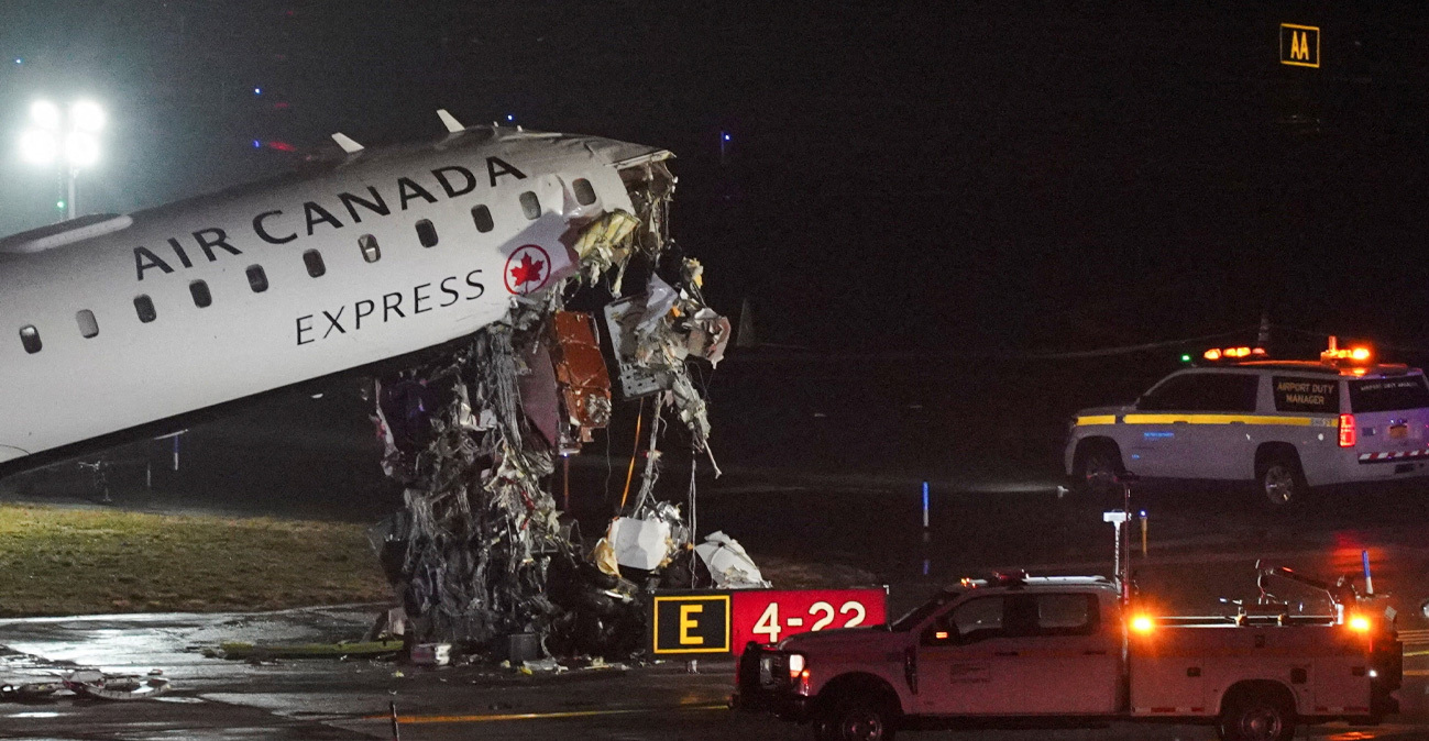 Νέα Υόρκη: Αεροσκάφος συγκρούστηκε με πυροσβεστικό όχημα στο αεροδρόμιο LaGuardia, νεκρός ο πιλότος και ο συγκυβερνήτης