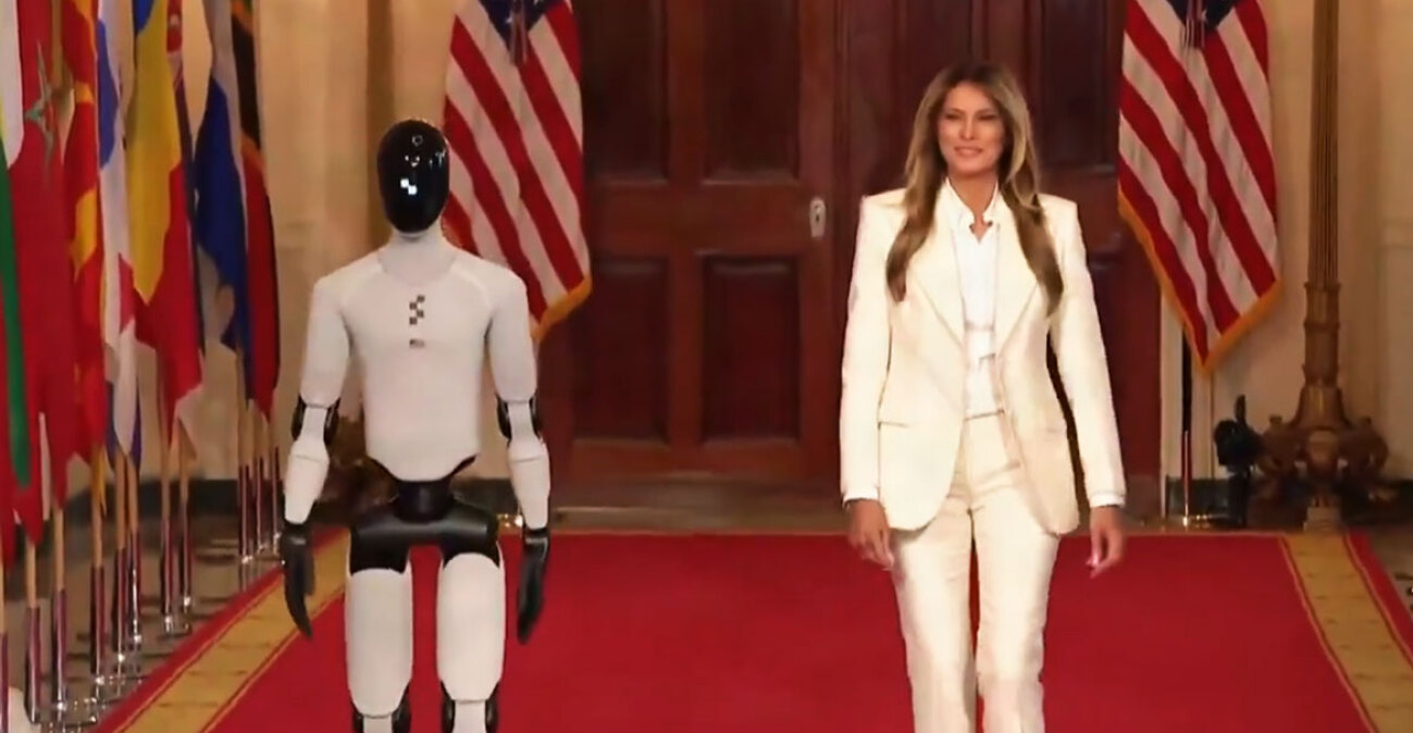 Ανθρωποειδές ρομπότ έκλεψε την παράσταση στον Λευκό Οίκο: Η έκπληξη της Μελάνια στο συνέδριο για AI στην εκπαίδευση