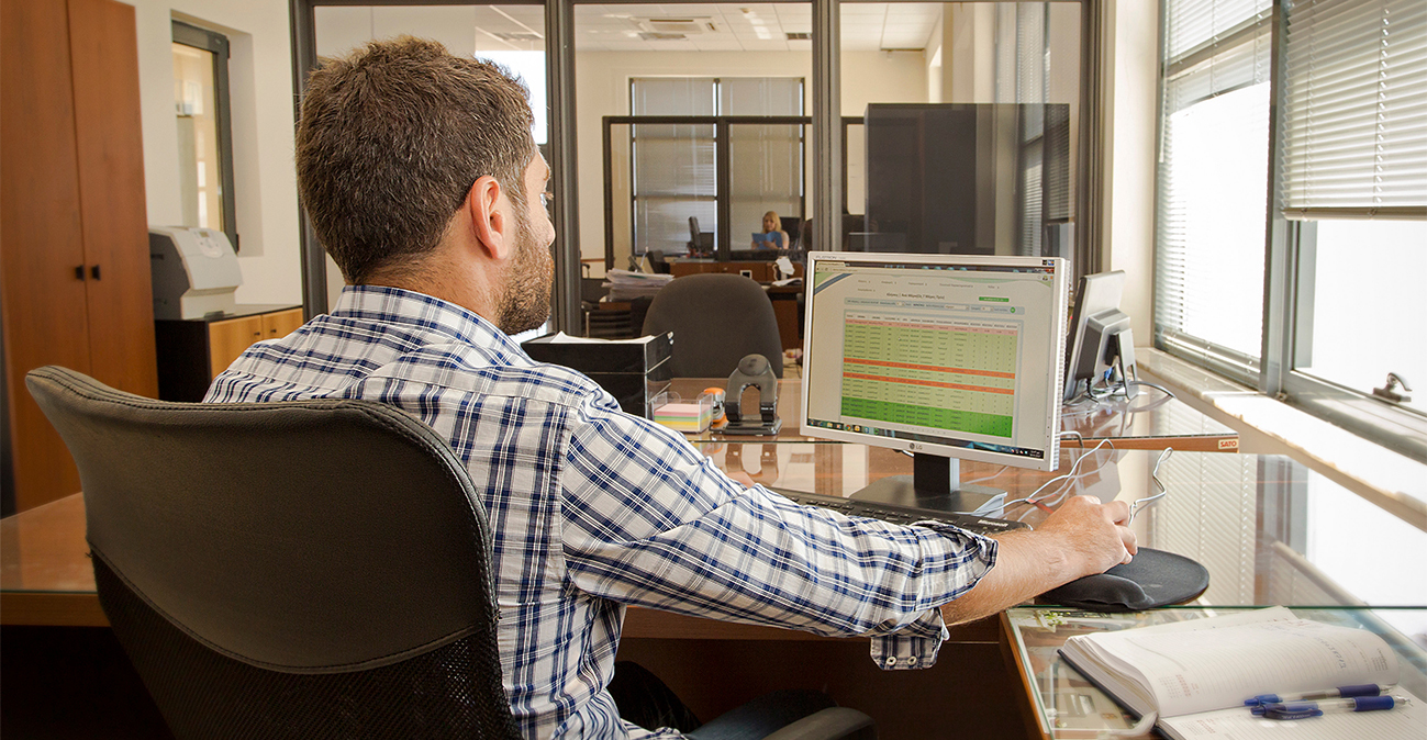 Κατώτατος μισθός: Τι κερδίζουν από την έκτη αύξηση ιδιωτικοί και δημόσιοι υπάλληλοι, αυξάνονται και 20 επιδόματα