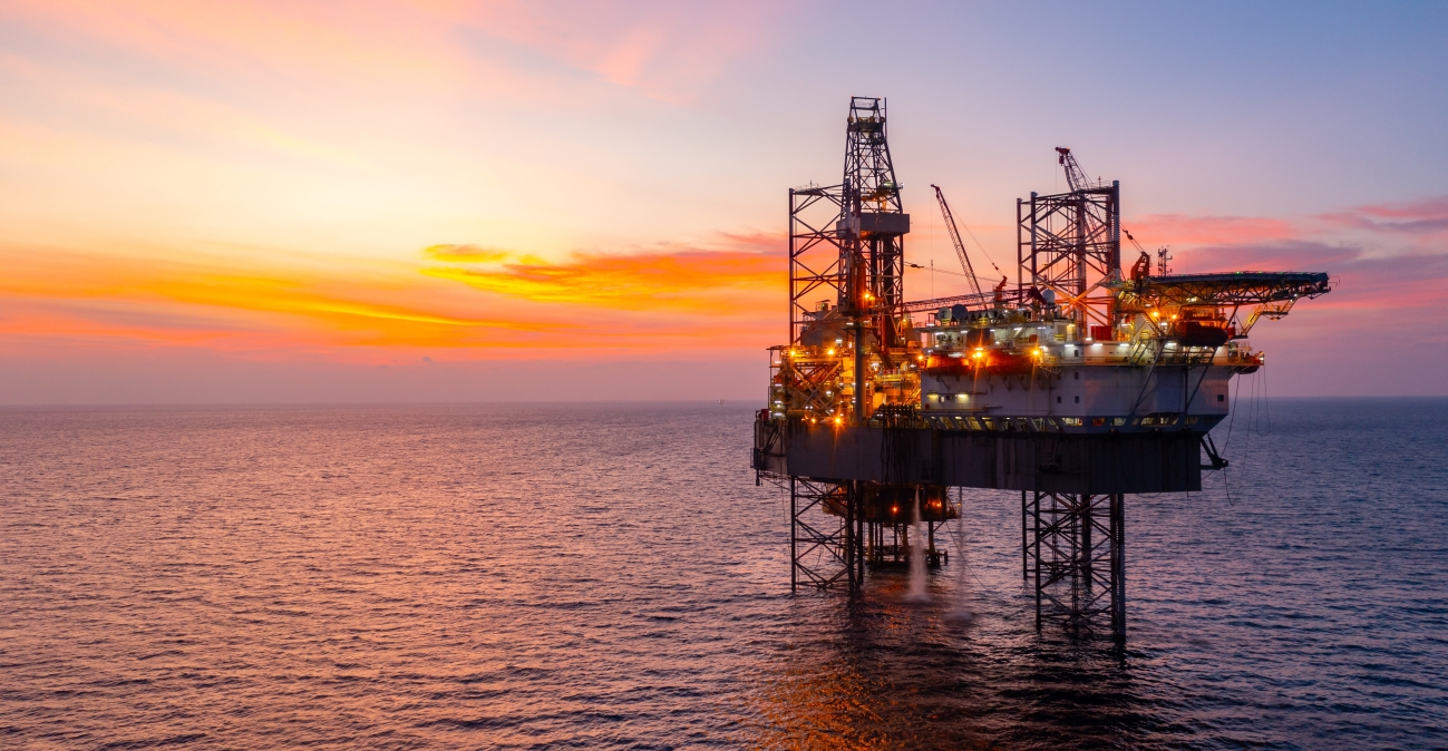 Πετρέλαιο: Tο Brent μια ανάσα από τα $100 εν μέσω αμφιβολιών για αποκλιμάκωση στα Στενά του Ορμούζ