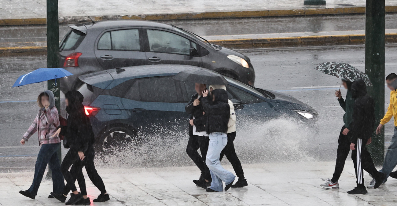 Βροχές, καταιγίδες και αφρικανική σκόνη την Τετάρτη: Χάρτες με τις περιοχές που θα επηρεαστούν από τα έντονα φαινόμενα