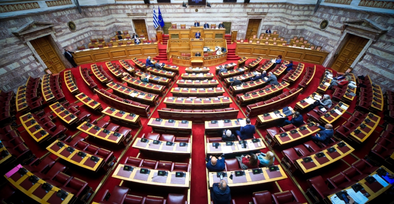 «Παρών» από ΠΑΣΟΚ, «όχι» από κόμματα στον κόφτη στα social media: Λυπηρή η στάση τους, σχολιάζουν από την κυβέρνηση