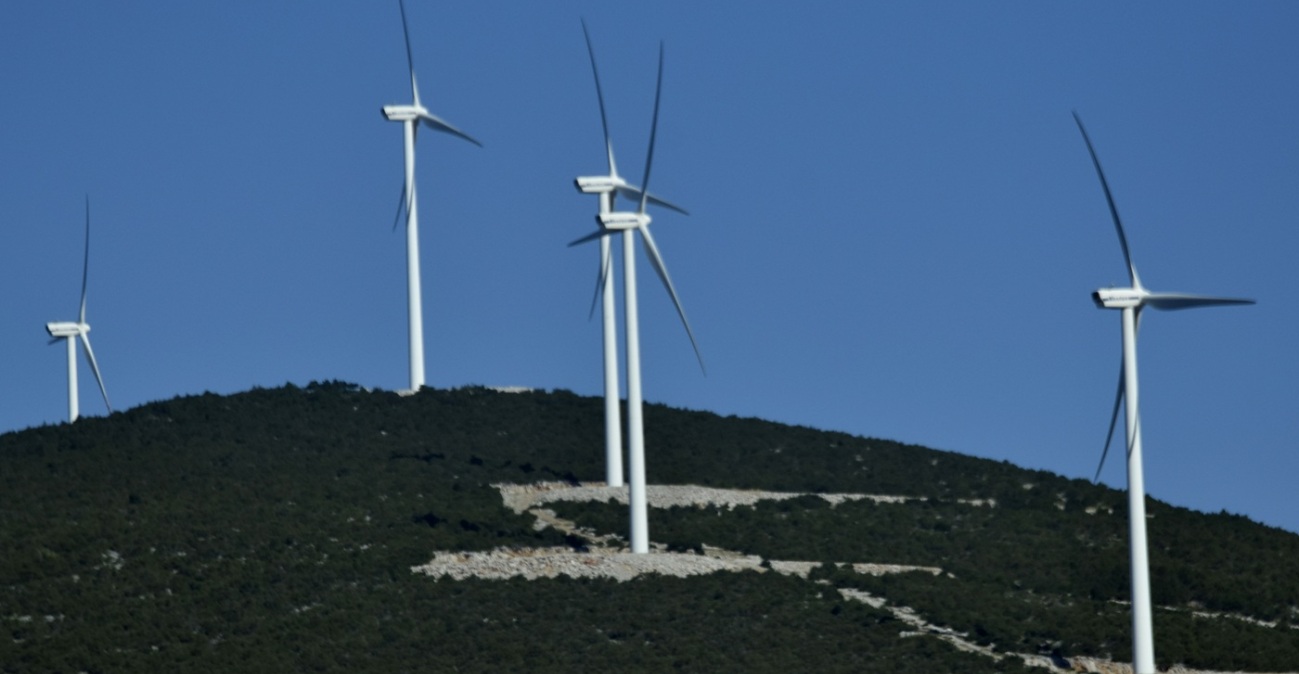 Διεθνής έρευνα: Φθηνότερο ρεύμα υπόσχονται οι ΑΠΕ σε συνδυασμό με μπαταρίες έναντι των συμβατικών πηγών παραγωγής