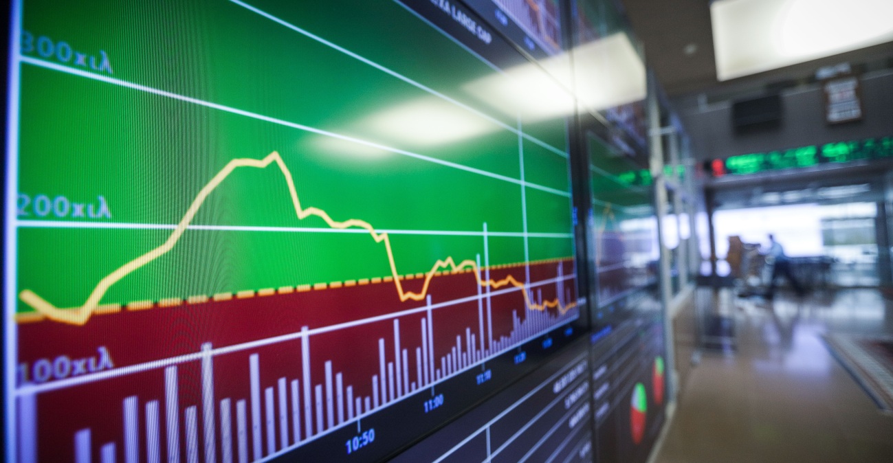 Χρηματιστήριο Αθηνών: Αντιστάθηκε στις τραπεζικές πιέσεις και κράτησε το θετικό πρόσημο με κέρδη 0,22%