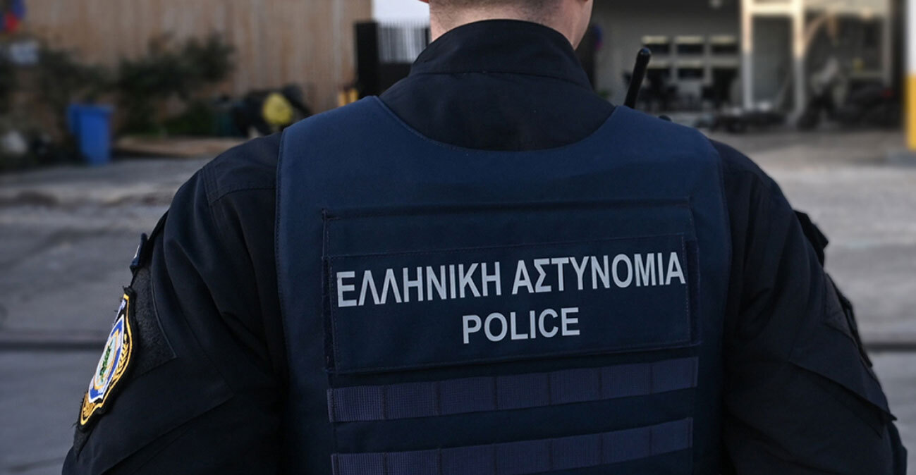 Αθώα για τους βιασμούς των παιδιών λόγω «αδυναμίας αντίληψης του αδίκου» η πρώην σύζυγος του αστυνομικού της Βουλής