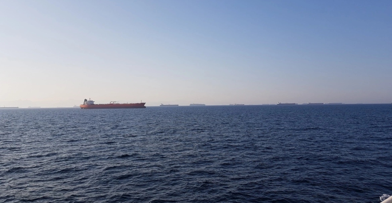 Δύο τάνκερ προσπάθησαν να περάσουν τα Στενά του Ορμούζ και δέχθηκαν πυρά από τους Φρουρούς της Επανάστασης - Ηχητικά ντοκουμέντα