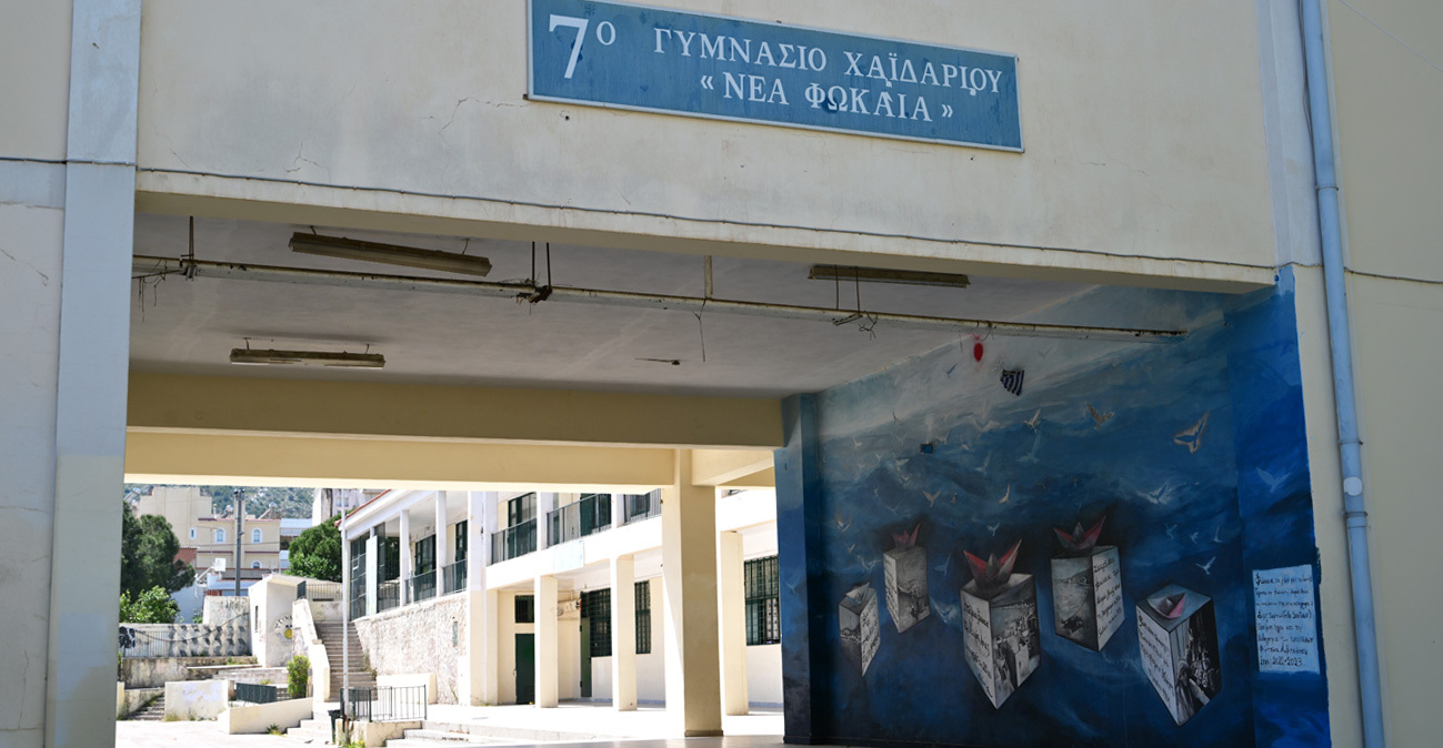 Τετράωρη μάχη έδωσαν στο χειρουργείο οι γιατροί για την 13χρονη που έπεσε από μπαλκόνι σχολείου στο Χαϊδάρι - Εξαιρετικά κρίσιμη η κατάστασή της 