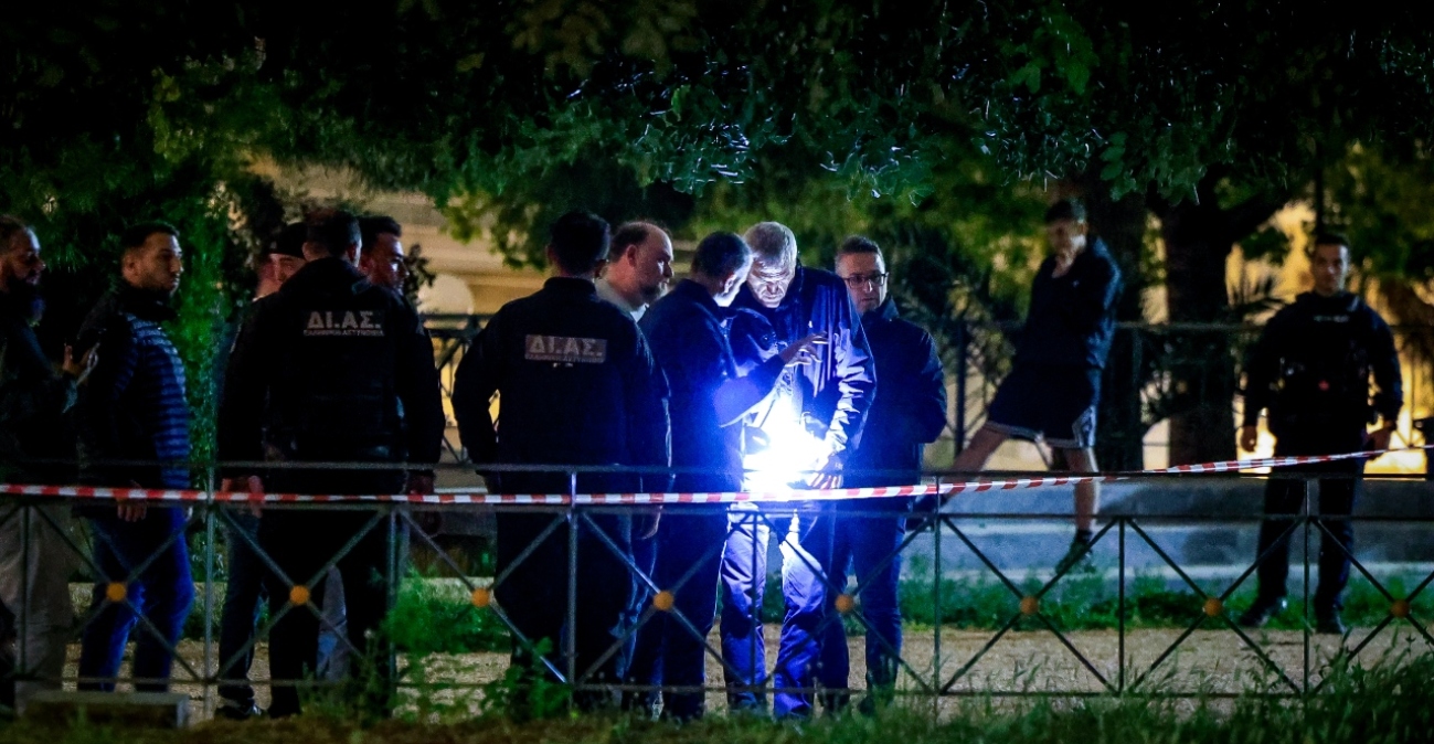 Ο υψηλόβαθμος αξιωματικός της ΕΛΑΣ πήγε για τον νεκρό από το μαχαίρωμα στον Άγιο Δημήτριο χωρίς να ξέρει ότι είναι ο γιος του, πού στρέφονται οι έρευνες