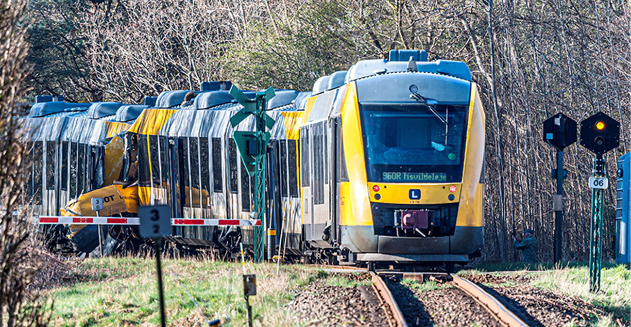 Μετωπική σύγκρουση τρένων στη Δανία με τραυματίες, δείτε εικόνες από το σημείο