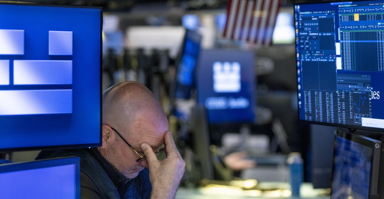 Στο κόκκινο η Wall Street: Οι φόβοι για την OpenAI και την «φούσκα» της AI πίεσαν τις τεχνολογικές μετοχές