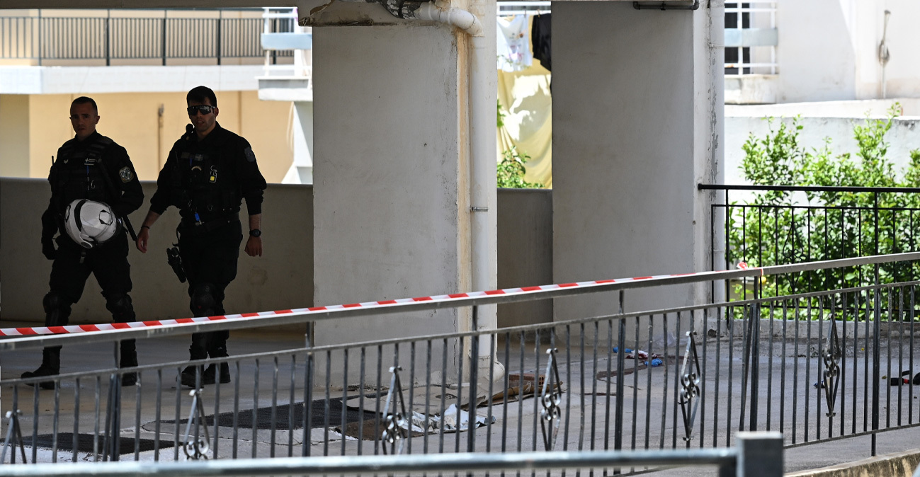 Η τραγωδία της Ηλιούπολης: Πώς δύο κορίτσια 17 ετών έφτασαν στην πτώση στο κενό; Βαραίνουν τα ερωτήματα
