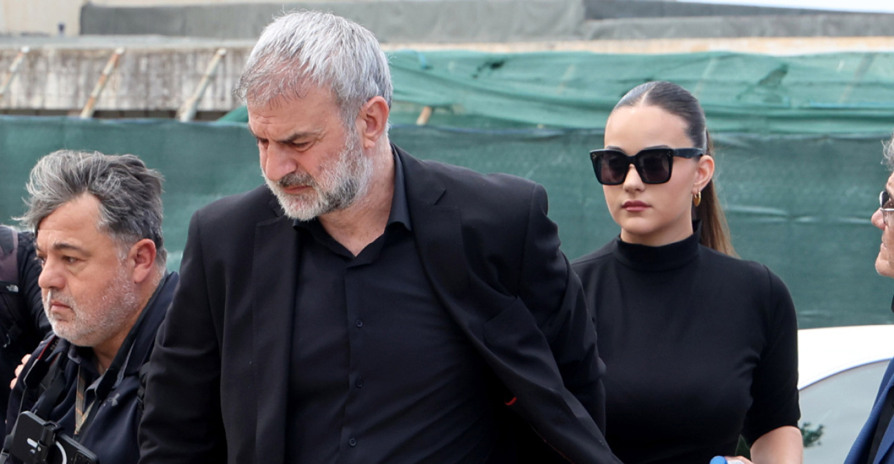 Συγκλόνισε ο Τραϊανός Δέλλας στον επικήδειό του στο τελευταίο αντίο στη Γωγώ Μαστροκώστα: «Ξεκουράσου αγάπη μου, να είσαι σίγουρη ότι πάλι εσένα θα ερωτευόμουν»