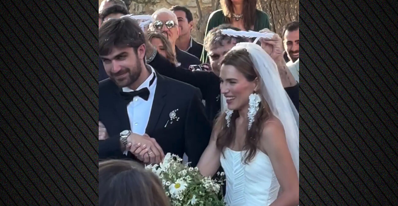 Μελία Κράιλινγκ: Η Ελληνίδα ηθοποιός του «Emily in Paris» παντρεύτηκε τον αγαπημένο της στη Σύρο