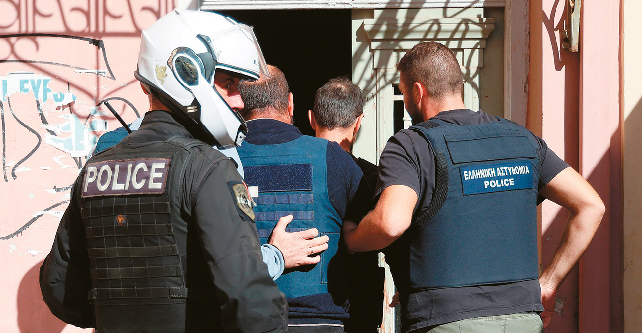 Οι «15 οικογένειες» της Κρήτης - Όπλα, εκβιασμοί, ΟΠΕΚΕΠΕ και ομερτά